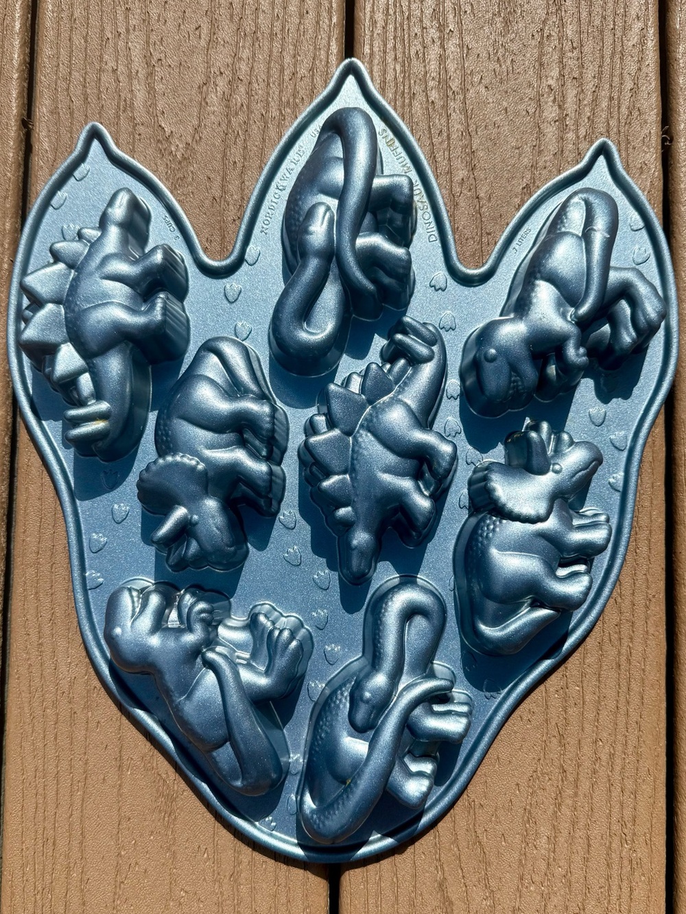 NORDICWARE PRO DINOSAUR CAKELET MOLDS HEAVY CAST ALUMINUM BUNDT CUPCAKE PAN